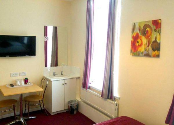 St Nicholas Hotel Harrow Exteriör bild