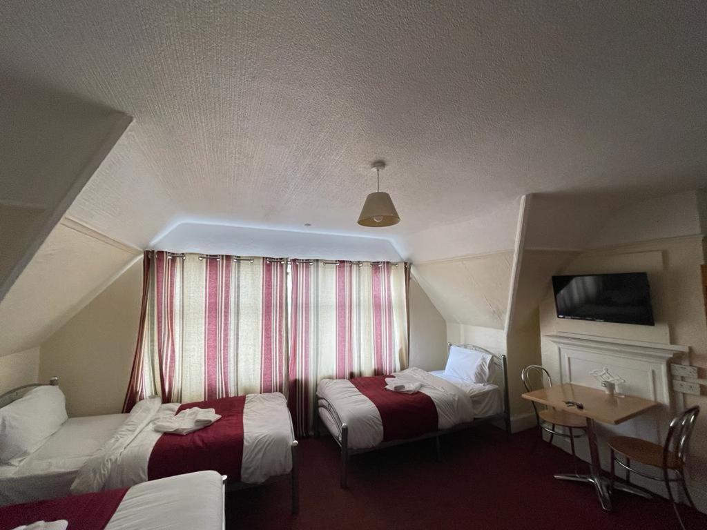 St Nicholas Hotel Harrow Exteriör bild