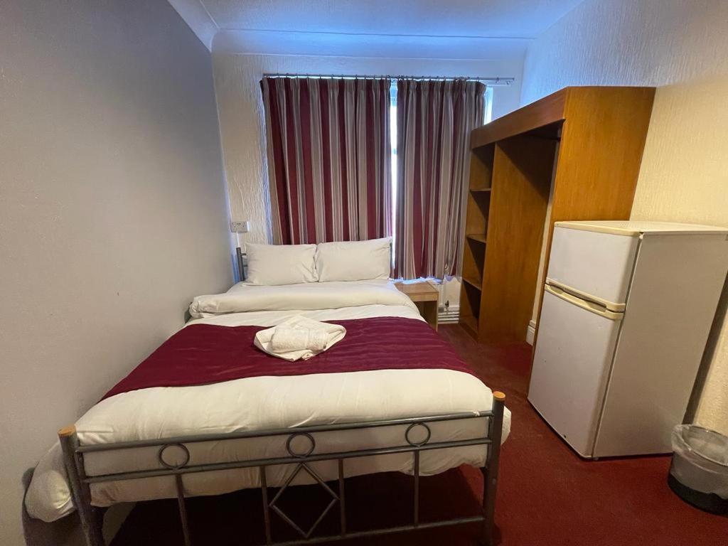 St Nicholas Hotel Harrow Exteriör bild