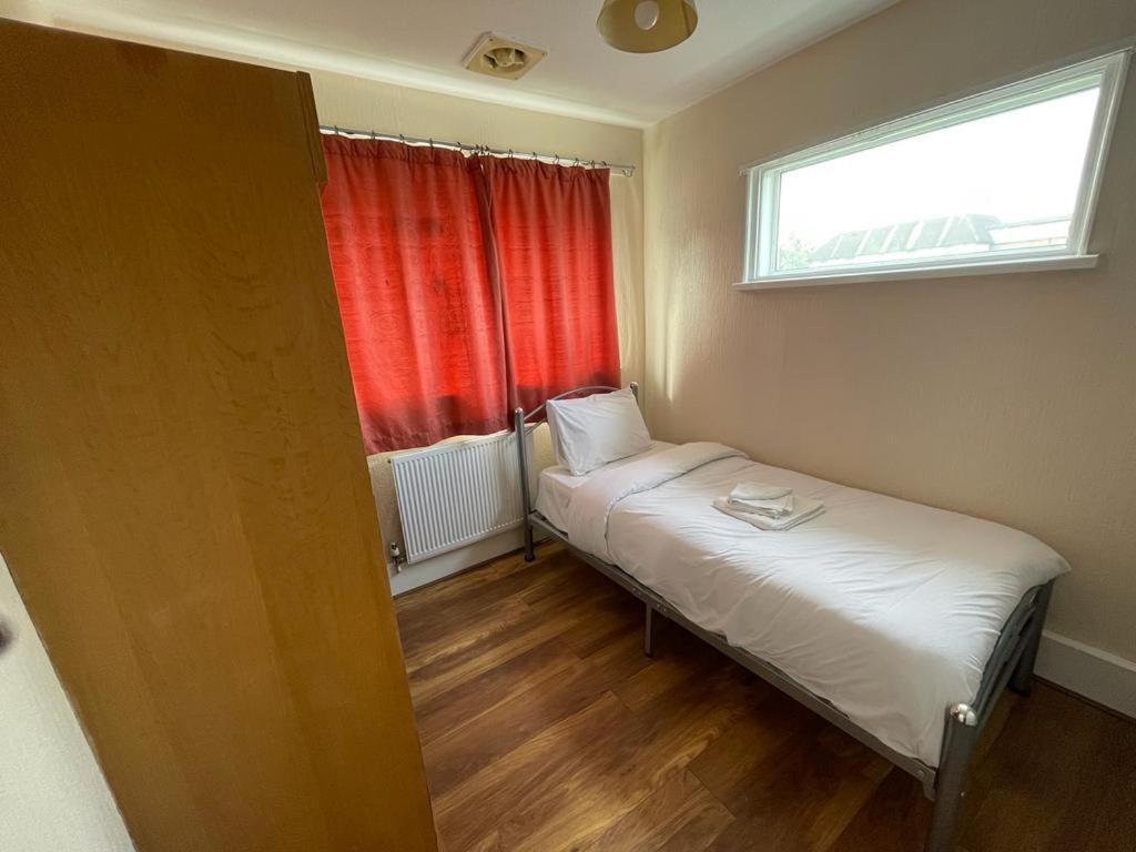 St Nicholas Hotel Harrow Exteriör bild