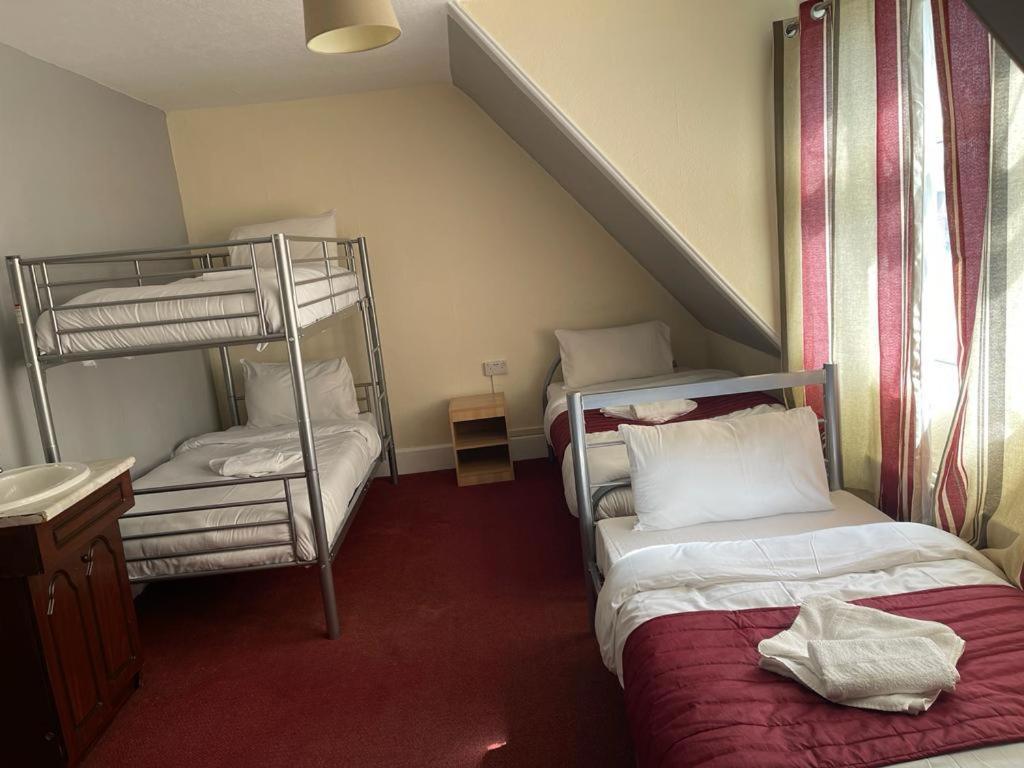 St Nicholas Hotel Harrow Exteriör bild