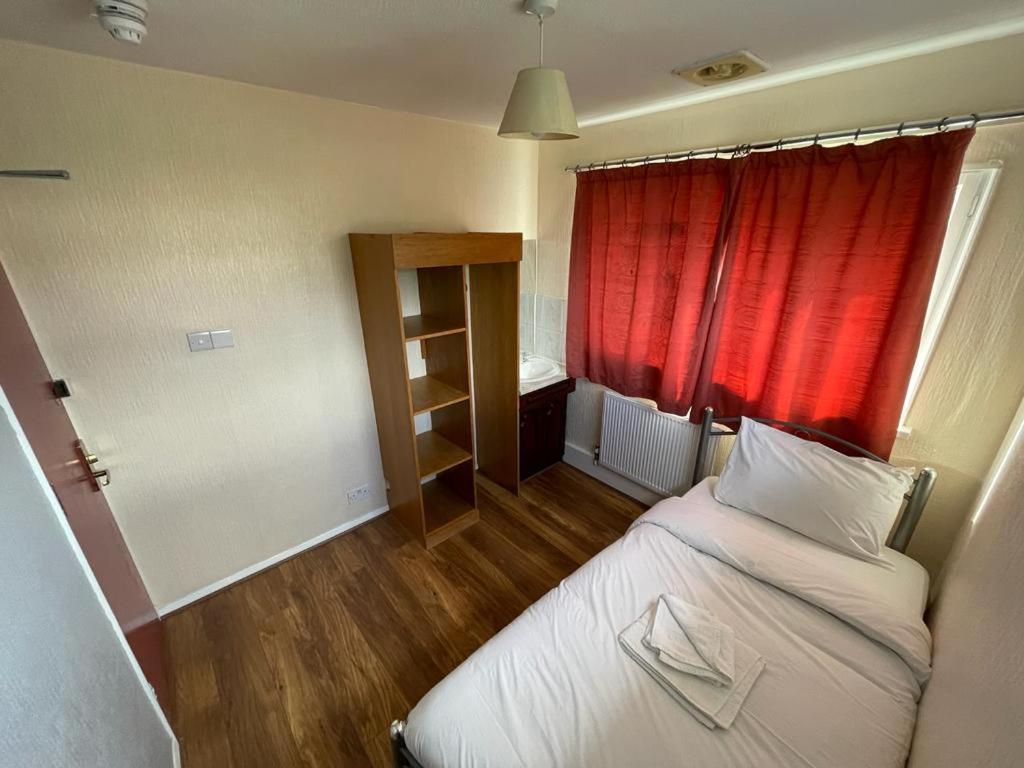 St Nicholas Hotel Harrow Exteriör bild