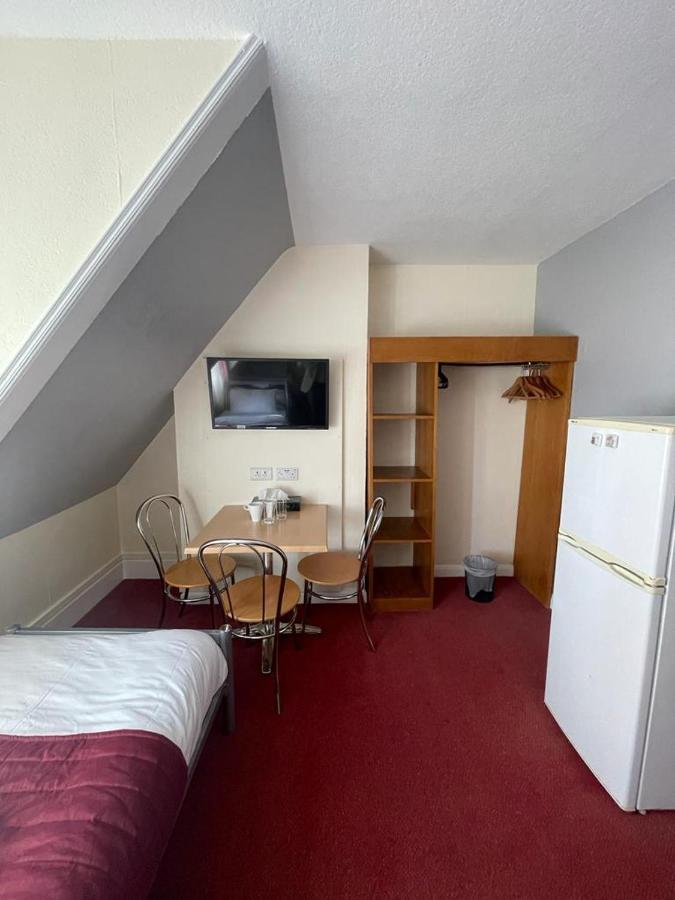 St Nicholas Hotel Harrow Exteriör bild